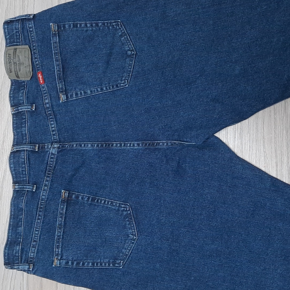 Wrangler Men's regular fit jeans size 44x30 - Picture 4 of 6
